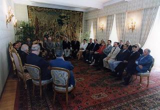 Il Presidente della Repubblica Oscar Luigi Scalfaro incontra Lino Giannotti, presidente della Società ciclistica Rinascita di Ravenna, con una delegazione, per il 50° anniversario di fondazione del sodalizio