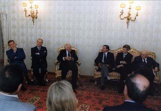 Il Presidente della Repubblica Oscar Luigi Scalfaro incontra Lino Giannotti, presidente della Società ciclistica Rinascita di Ravenna, con una delegazione, per il 50° anniversario di fondazione del sodalizio
