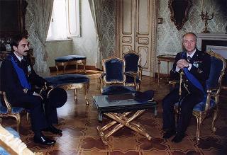 Il Presidente della Repubblica Oscar Luigi Scalfaro riceve la visita del Comandante dell'aereo presidenziale uscente, il colonnello pilota Antonio Daniele, e del tenente colonnello Almerigo Bonetti, Comandante   entrante