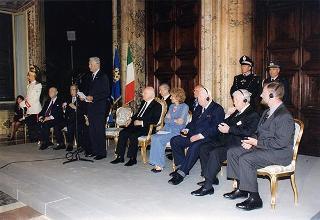 Consiglieri internazionali del Praemium Imperiale Giapponese, i vincitori del premio per il 1997 e gli esponenti della Japan Art Association