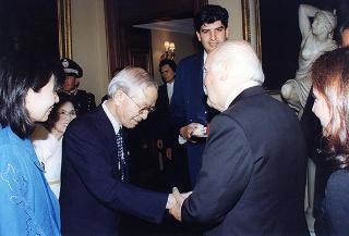 Consiglieri internazionali del Praemium Imperiale Giapponese, i vincitori del premio per il 1997 e gli esponenti della Japan Art Association