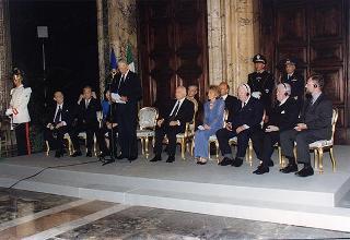 Consiglieri internazionali del Praemium Imperiale Giapponese, i vincitori del premio per il 1997 e gli esponenti della Japan Art Association
