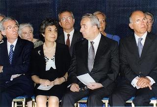 Consiglieri internazionali del Praemium Imperiale Giapponese, i vincitori del premio per il 1997 e gli esponenti della Japan Art Association