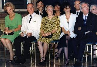 Consiglieri internazionali del Praemium Imperiale Giapponese, i vincitori del premio per il 1997 e gli esponenti della Japan Art Association