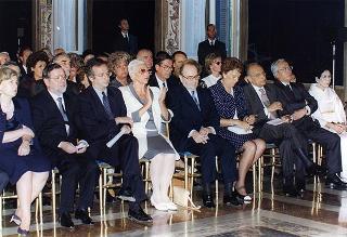 Consiglieri internazionali del Praemium Imperiale Giapponese, i vincitori del premio per il 1997 e gli esponenti della Japan Art Association