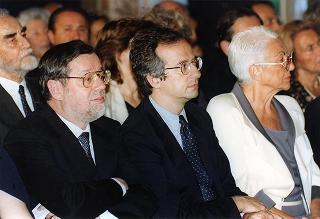 Consiglieri internazionali del Praemium Imperiale Giapponese, i vincitori del premio per il 1997 e gli esponenti della Japan Art Association