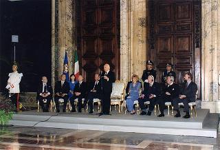 Consiglieri internazionali del Praemium Imperiale Giapponese, i vincitori del premio per il 1997 e gli esponenti della Japan Art Association