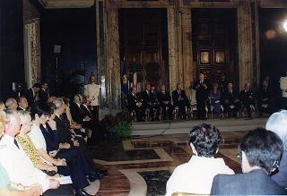 Consiglieri internazionali del Praemium Imperiale Giapponese, i vincitori del premio per il 1997 e gli esponenti della Japan Art Association