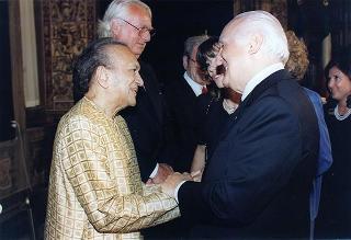 Consiglieri internazionali del Praemium Imperiale Giapponese, i vincitori del premio per il 1997 e gli esponenti della Japan Art Association