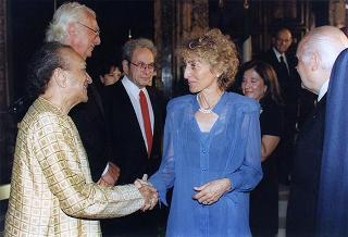 Consiglieri internazionali del Praemium Imperiale Giapponese, i vincitori del premio per il 1997 e gli esponenti della Japan Art Association