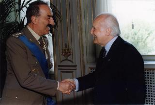 Il Presidente della Repubblica Oscar Luigi Scalfaro incontra il Generale di Corpo d'Armata Mario Buscemi