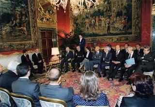 Il Presidente della Repubblica Oscar Luigi Scalfaro riceve in udienza Enzo Iacopino, presidente dell'Associazione della stampa parlamentare, con una delegazione