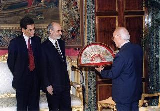 Il Presidente della Repubblica Oscar Luigi Scalfaro riceve in udienza Enzo Iacopino, presidente dell'Associazione della stampa parlamentare, con una delegazione