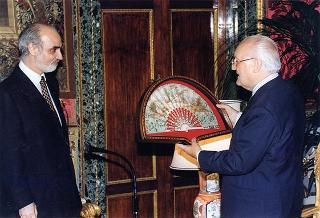 Il Presidente della Repubblica Oscar Luigi Scalfaro riceve in udienza Enzo Iacopino, presidente dell'Associazione della stampa parlamentare, con una delegazione