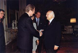 Il Presidente della Repubblica Oscar Luigi Scalfaro incontra Arthur Eggleton, ministro della Difesa del Canada