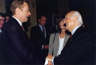 Il Presidente della Repubblica Oscar Luigi Scalfaro incontra Arthur Eggleton, ministro della Difesa del Canada