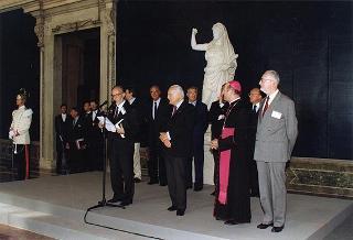 Il Presidente della Repubblica Oscar Luigi Scalfaro riceve in visita di omaggio il prof. Antonio De Salvo e il prof. Mario Sola, presidenti rispettivamente dell'Unione Esperantista Cattolica Internazionale ed Italiana, ed una delegazione di partecipanti al 50° Congresso dell'Unione