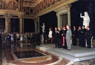 Il Presidente della Repubblica Oscar Luigi Scalfaro riceve in visita di omaggio il prof. Antonio De Salvo e il prof. Mario Sola, presidenti rispettivamente dell'Unione Esperantista Cattolica Internazionale ed Italiana, ed una delegazione di partecipanti al 50° Congresso dell'Unione