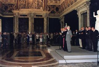 Il Presidente della Repubblica Oscar Luigi Scalfaro riceve in visita di omaggio il prof. Antonio De Salvo e il prof. Mario Sola, presidenti rispettivamente dell'Unione Esperantista Cattolica Internazionale ed Italiana, ed una delegazione di partecipanti al 50° Congresso dell'Unione