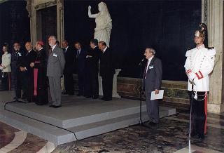 Il Presidente della Repubblica Oscar Luigi Scalfaro riceve in visita di omaggio il prof. Antonio De Salvo e il prof. Mario Sola, presidenti rispettivamente dell'Unione Esperantista Cattolica Internazionale ed Italiana, ed una delegazione di partecipanti al 50° Congresso dell'Unione