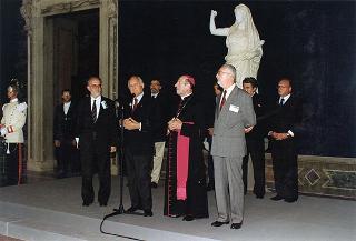 Il Presidente della Repubblica Oscar Luigi Scalfaro riceve in visita di omaggio il prof. Antonio De Salvo e il prof. Mario Sola, presidenti rispettivamente dell'Unione Esperantista Cattolica Internazionale ed Italiana, ed una delegazione di partecipanti al 50° Congresso dell'Unione