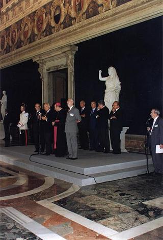 Il Presidente della Repubblica Oscar Luigi Scalfaro riceve in visita di omaggio il prof. Antonio De Salvo e il prof. Mario Sola, presidenti rispettivamente dell'Unione Esperantista Cattolica Internazionale ed Italiana, ed una delegazione di partecipanti al 50° Congresso dell'Unione