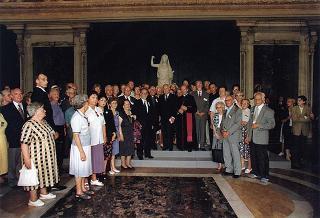 Il Presidente della Repubblica Oscar Luigi Scalfaro riceve in visita di omaggio il prof. Antonio De Salvo e il prof. Mario Sola, presidenti rispettivamente dell'Unione Esperantista Cattolica Internazionale ed Italiana, ed una delegazione di partecipanti al 50° Congresso dell'Unione