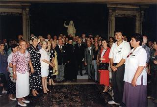 Il Presidente della Repubblica Oscar Luigi Scalfaro riceve in visita di omaggio il prof. Antonio De Salvo e il prof. Mario Sola, presidenti rispettivamente dell'Unione Esperantista Cattolica Internazionale ed Italiana, ed una delegazione di partecipanti al 50° Congresso dell'Unione