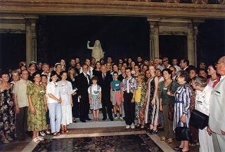 Il Presidente della Repubblica Oscar Luigi Scalfaro riceve in visita di omaggio il prof. Antonio De Salvo e il prof. Mario Sola, presidenti rispettivamente dell'Unione Esperantista Cattolica Internazionale ed Italiana, ed una delegazione di partecipanti al 50° Congresso dell'Unione
