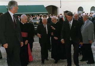 Intervento del Presidente della Repubblica Scalfaro alla 4^ celebrazione della ricognizione delle reliquie dei Santi Patroni, a Suno (Novara)
