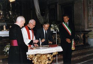 Intervento del Presidente della Repubblica Scalfaro alla 4^ celebrazione della ricognizione delle reliquie dei Santi Patroni, a Suno (Novara)