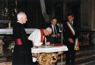 Intervento del Presidente della Repubblica Scalfaro alla 4^ celebrazione della ricognizione delle reliquie dei Santi Patroni, a Suno (Novara)