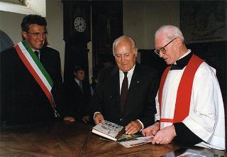 Intervento del Presidente della Repubblica Scalfaro alla 4^ celebrazione della ricognizione delle reliquie dei Santi Patroni, a Suno (Novara)