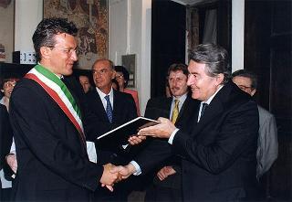 Intervento del Presidente della Repubblica Scalfaro alla 4^ celebrazione della ricognizione delle reliquie dei Santi Patroni, a Suno (Novara)