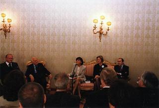 Sen. Patrizia Toia, sottosegretario di Stato agli affari esteri, con una delegazione di borsisti americani della Commissione Fullbright