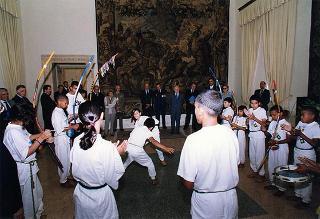 Ragazzi brasiliani interpreti di uno spettacolo realizzato nell'ambito del progetto "Capoeira"