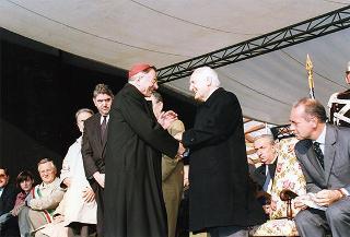 Giaveno (Torino): consegna della Medaglia d'Argento al Valor Militare al Gonfalone del Comune di Giaveno per attività partigiana in collaborazione con le popolazioni della Val Sangone