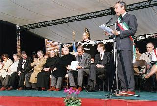 Giaveno (Torino): consegna della Medaglia d'Argento al Valor Militare al Gonfalone del Comune di Giaveno per attività partigiana in collaborazione con le popolazioni della Val Sangone