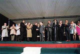 Giaveno (Torino): consegna della Medaglia d'Argento al Valor Militare al Gonfalone del Comune di Giaveno per attività partigiana in collaborazione con le popolazioni della Val Sangone
