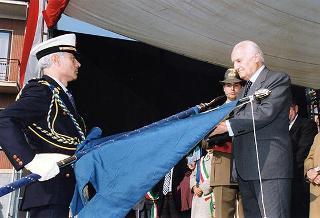 Giaveno (Torino): consegna della Medaglia d'Argento al Valor Militare al Gonfalone del Comune di Giaveno per attività partigiana in collaborazione con le popolazioni della Val Sangone