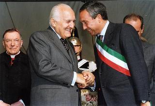 Giaveno (Torino): consegna della Medaglia d'Argento al Valor Militare al Gonfalone del Comune di Giaveno per attività partigiana in collaborazione con le popolazioni della Val Sangone