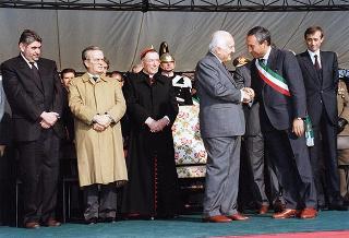 Giaveno (Torino): consegna della Medaglia d'Argento al Valor Militare al Gonfalone del Comune di Giaveno per attività partigiana in collaborazione con le popolazioni della Val Sangone