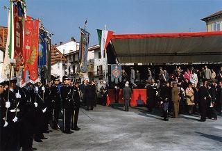 Giaveno (Torino): consegna della Medaglia d'Argento al Valor Militare al Gonfalone del Comune di Giaveno per attività partigiana in collaborazione con le popolazioni della Val Sangone