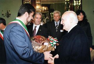 Giaveno (Torino): consegna della Medaglia d'Argento al Valor Militare al Gonfalone del Comune di Giaveno per attività partigiana in collaborazione con le popolazioni della Val Sangone