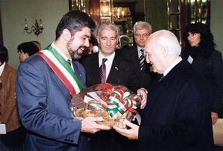 Giaveno (Torino): consegna della Medaglia d'Argento al Valor Militare al Gonfalone del Comune di Giaveno per attività partigiana in collaborazione con le popolazioni della Val Sangone