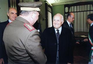 Giaveno (Torino): consegna della Medaglia d'Argento al Valor Militare al Gonfalone del Comune di Giaveno per attività partigiana in collaborazione con le popolazioni della Val Sangone