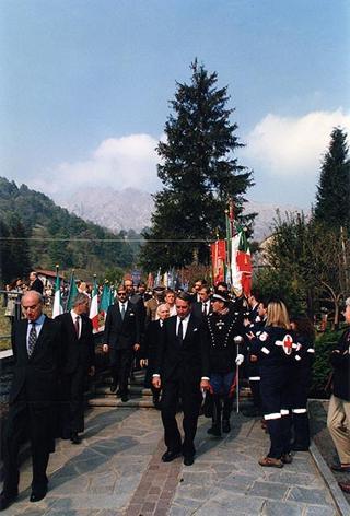 Forno di Coazze (Torino): deposizione di una corona d'alloro all'Ossario dei Caduti Partigiani e successivi interventi nell'ambito del Comune di Coazze
