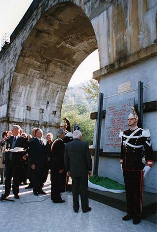 Gravere (Torino): scoprimento di una lapide commemorativa di un'azione partigiana al Ponte dell'Arnodera