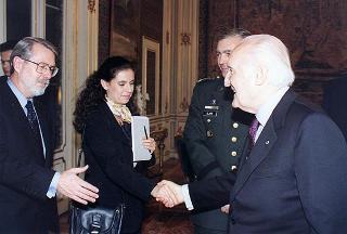Gen. Wesley K. Clark, nuovo Comandante Supremo Alleato in Europa, con l'amm. sq. Guido Venturoni, Capo di Stato maggiore della Difesa, e alcuni collaboratori