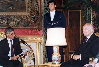 Guido Columba, presidente dell'Unione nazionale cronisti italiani, i vincitori e gli organizzatori del Premio Cronista 1997